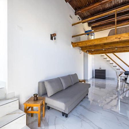 Carrozzieri Nest At Historical Center Apartment Naples Luaran gambar