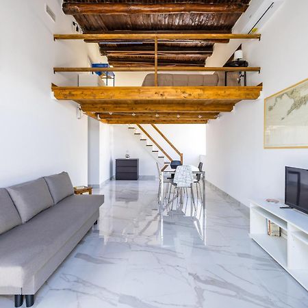 Carrozzieri Nest At Historical Center Apartment Naples Luaran gambar