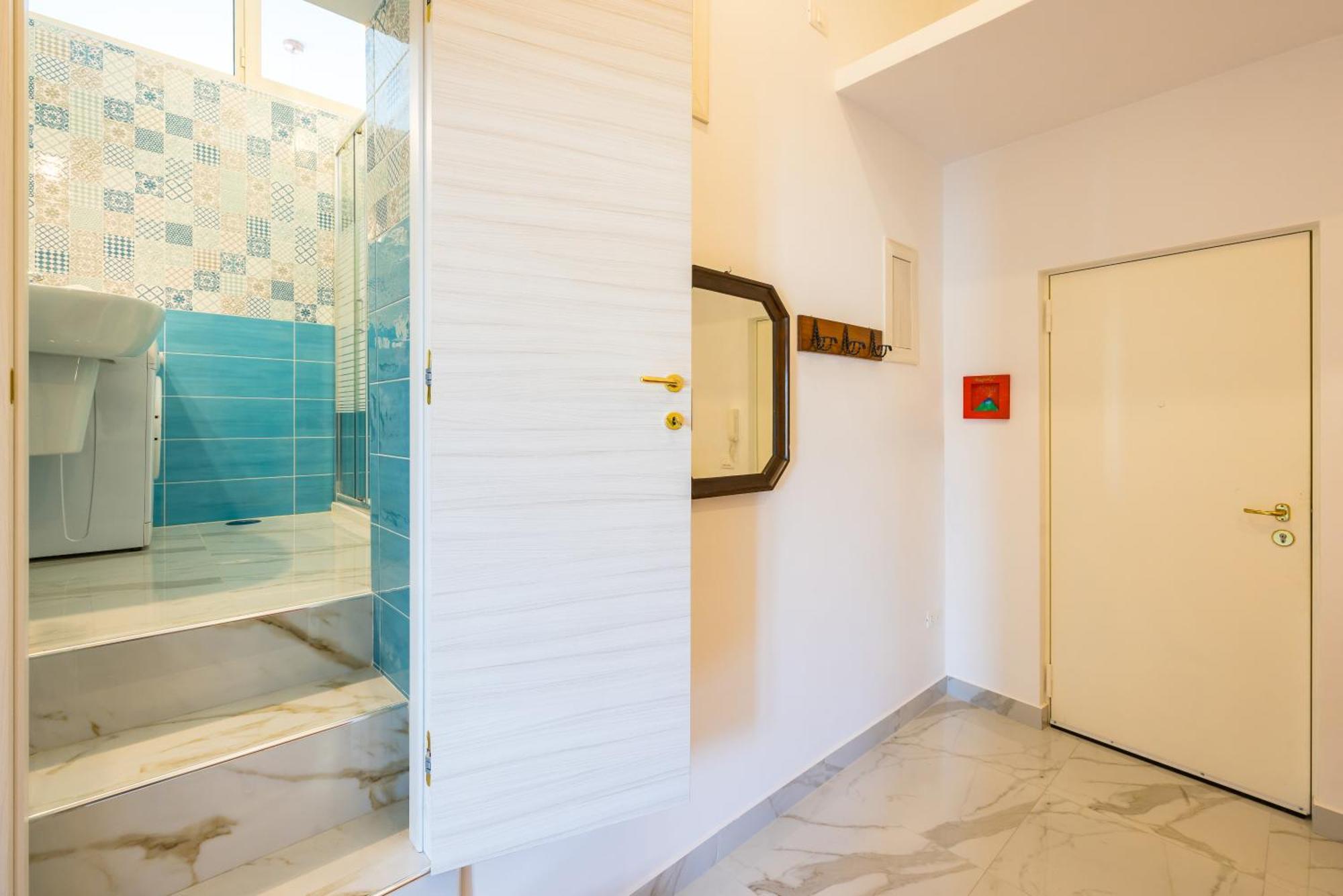 Carrozzieri Nest At Historical Center Apartment Naples Luaran gambar