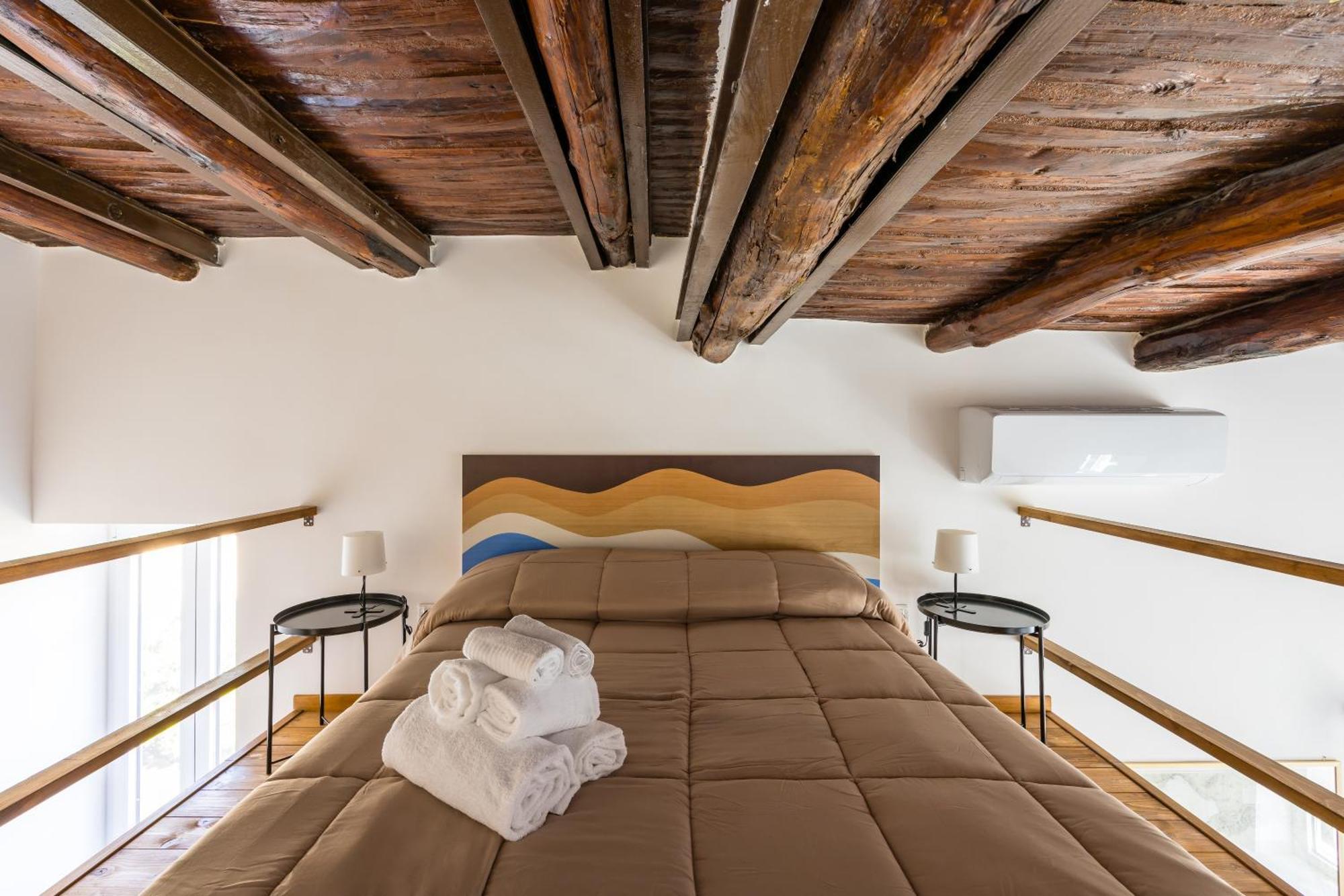 Carrozzieri Nest At Historical Center Apartment Naples Luaran gambar