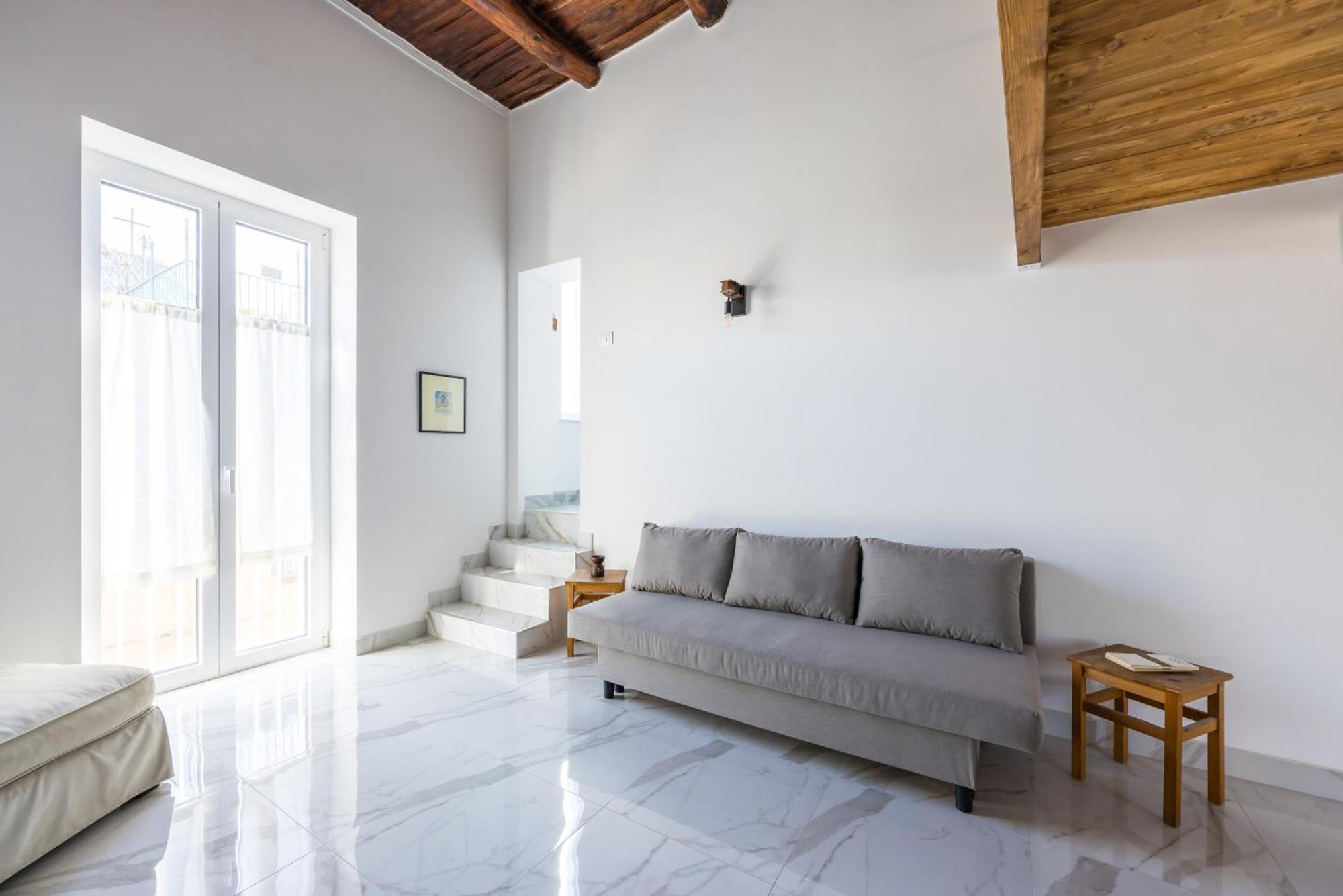 Carrozzieri Nest At Historical Center Apartment Naples Luaran gambar