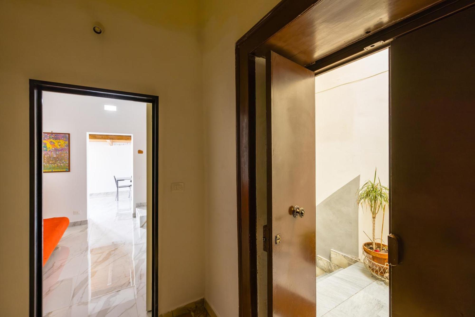 Carrozzieri Nest At Historical Center Apartment Naples Luaran gambar