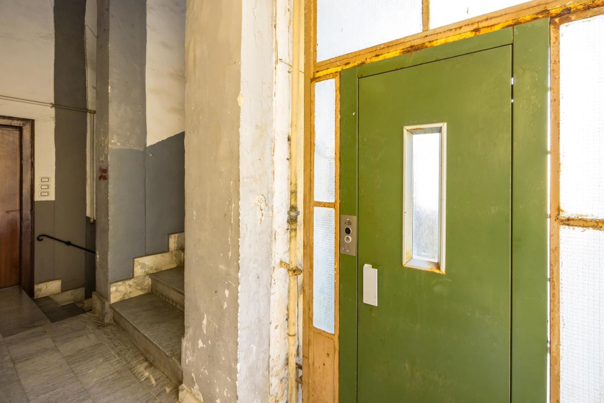 Carrozzieri Nest At Historical Center Apartment Naples Luaran gambar