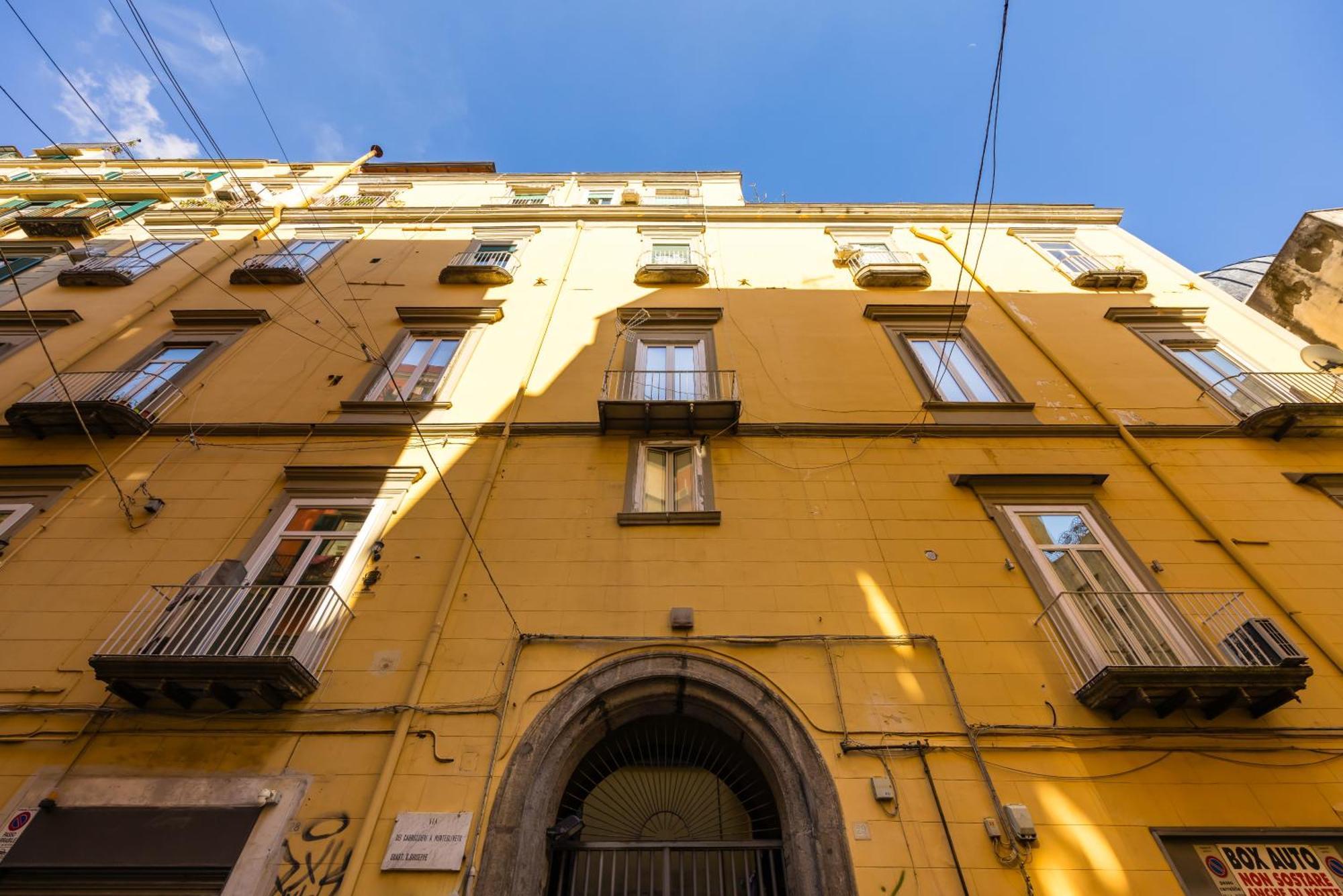 Carrozzieri Nest At Historical Center Apartment Naples Luaran gambar