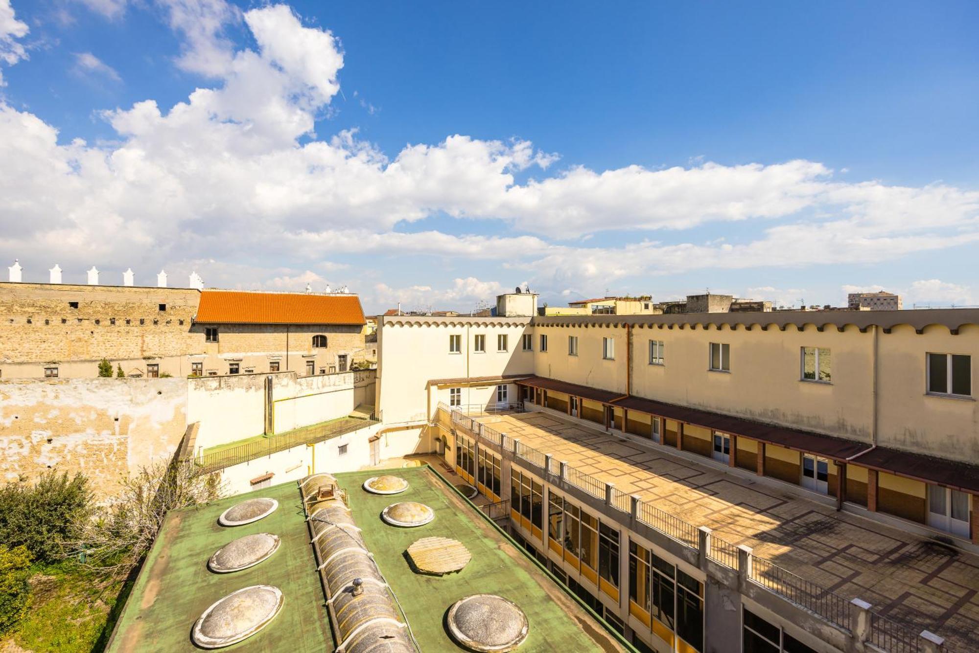 Carrozzieri Nest At Historical Center Apartment Naples Luaran gambar